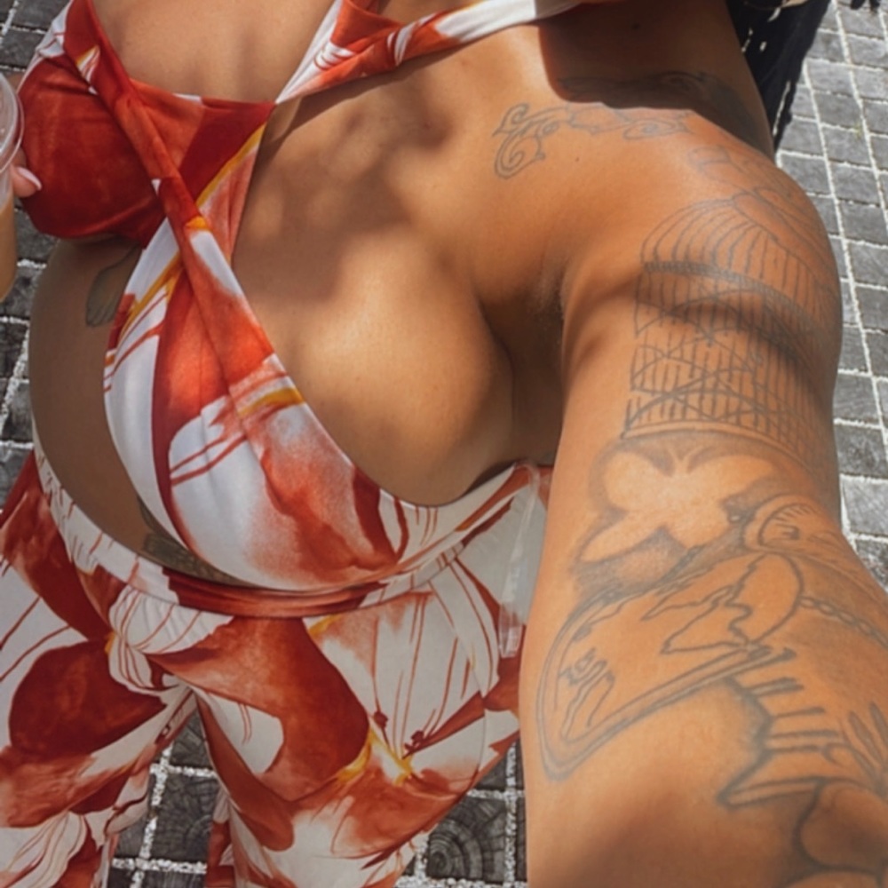 Two piece set - Picture 2 of 2